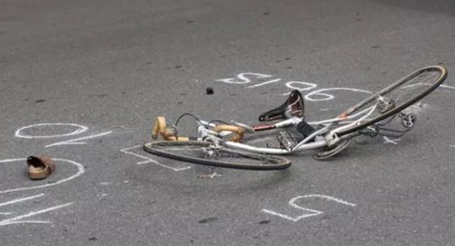 Investito da un'auto, muore un ciclista