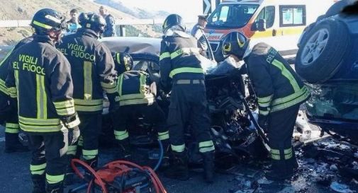 Scontro tra due auto: 3 morti e 3 bimbi in gravi condizioni