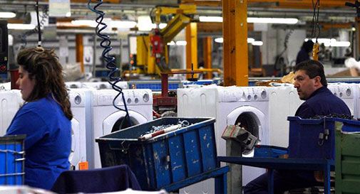 Whirlpool conferma la chiusura del sito di Caserta, 12 ore di sciopero entro maggio