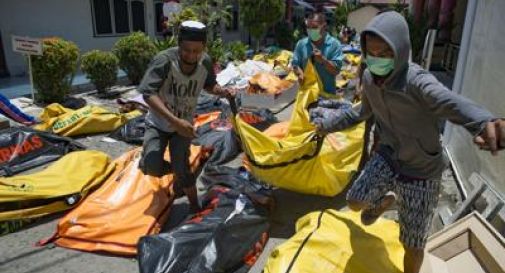 Disastro tsunami in Indonesia: oltre 800 morti