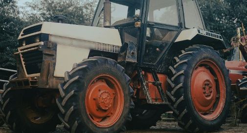 Valdobbiadene, 22enne grave dopo uno schianto con il trattore