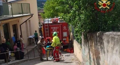 Auto piomba nel giardino di un asilo