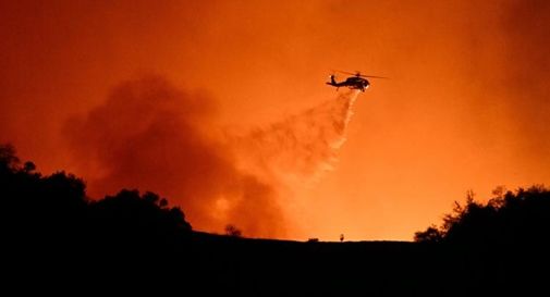 Los Angeles, incendio si allarga: ordine di evacuazione immediata