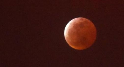 In arrivo la quarta 'Luna di sangue', è la fine del mondo. Anzi no