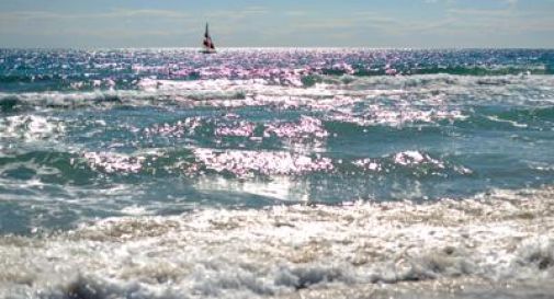 Si tuffa in mare per salvare il cane, donna muore annegata a Chioggia