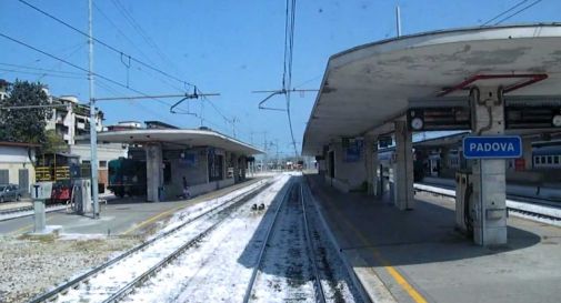 Rissa tra immigrati di fronte alla stazione, il video-denuncia