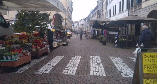 Conegliano, no alla chiusura del centro domenica, i commercianti: 