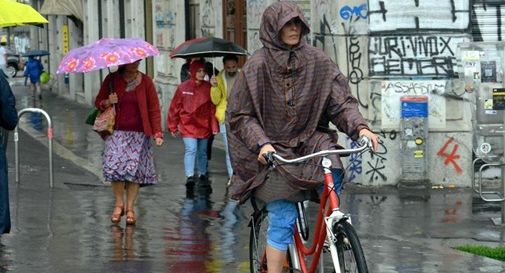 Meteo, maltempo in arrivo: oggi temporali e temperature giù. Allerta arancione in sei Regioni