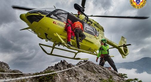 Trauma cranico: escursionista caduto in montagna elitrasportato in ospedale