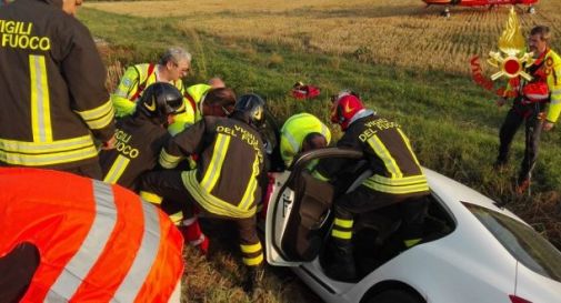 Brutto incidente a Oderzo: vola con l'auto nel fosso, donna rimane ferita. Sul posto anche l'elicottero del Suem