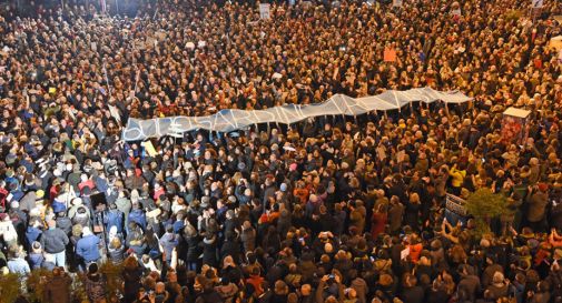 Arrivano le Sardine a Treviso, Piazza Borsa si riempie 