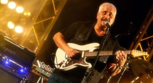 Addio a Pino Daniele, chiusa in anticipo la camera ardente. Foto della salma sul web, è giallo