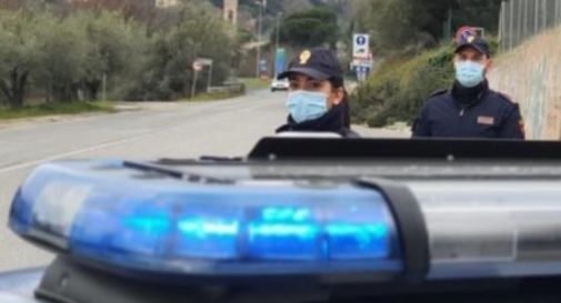 Sfregia al volto una donna, giovane arrestato