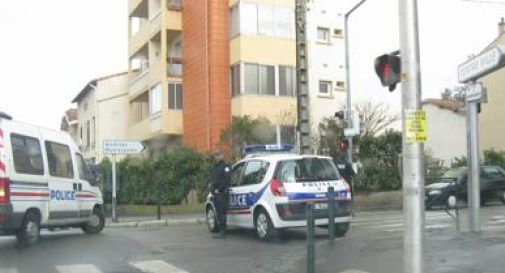 Francia, uomo accoltella insegnante in una scuola materna: 