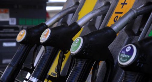 Carburanti, nuovi rialzi per benzina e gasolio