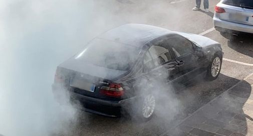 Auto a fuoco in piazza a Ponte di Piave