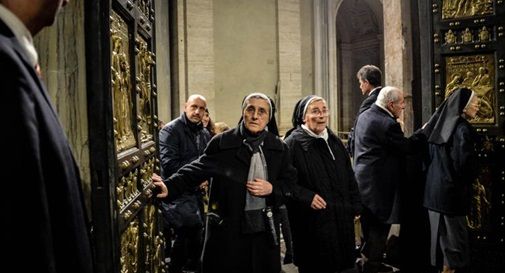 Giubileo, oggi l'apertura della Porta Santa di San Pietro: il significato, le tappe