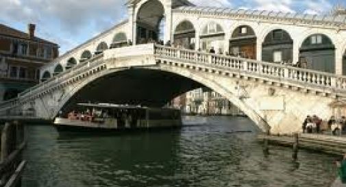 Allarme bomba a Rialto, era bagaglio dimenticato da turista sbadato