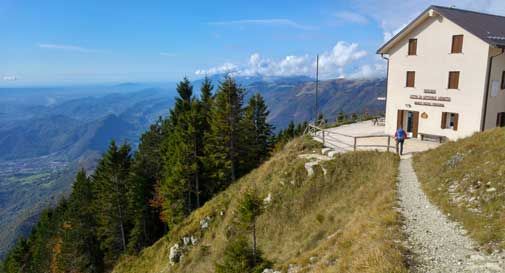 Chiuso il rifugio 