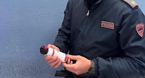 Minacce al buttafuori del locale, poi l'aggressione con coltello e spray 