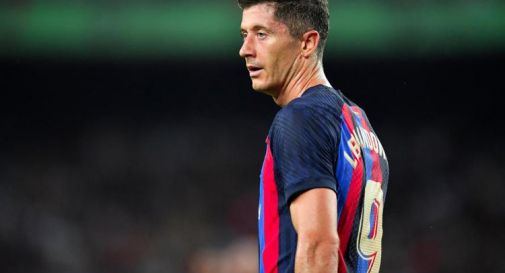 Barcellona, Lewandowski derubato mentre firma autografi