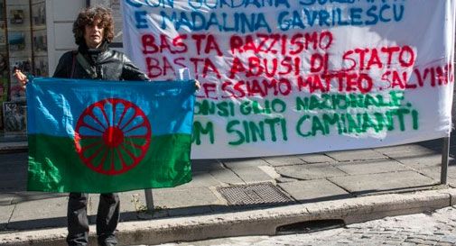 I Rom scendono in piazza e chiedono le dimissioni del sindaco di Treviso, invitata anche l'Anpi