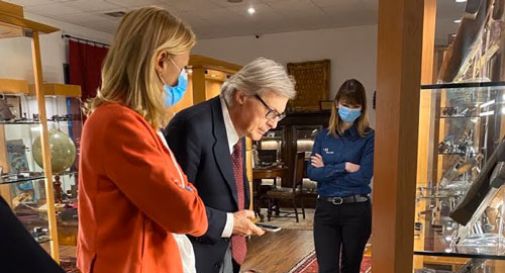  Vittorio Sgarbi in visita al Museo della chiave Bianchi di Conegliano 