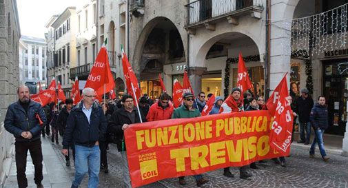 Voli in tilt, stop 50% treni, metro e bus bloccati