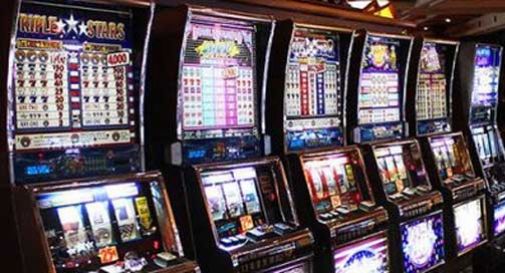 Mareno di Piave, svuotate sette slot machine al bar 