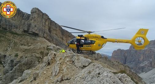 Tragedia in montagna, escursionista precipita e muore 