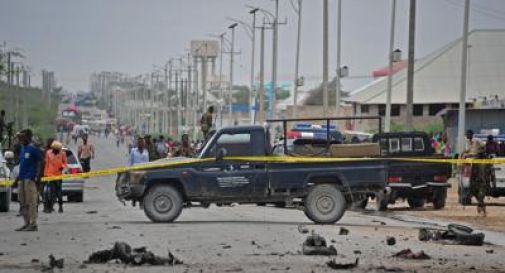Somalia, autobomba contro soldati a Mogadiscio: almeno 20 morti