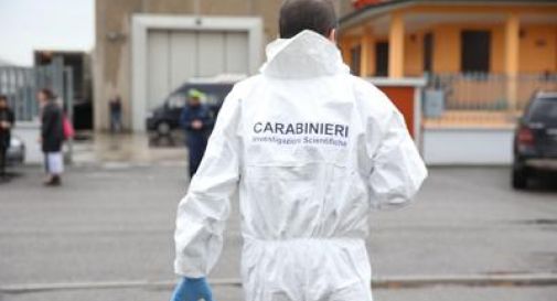 Spara, ammazza due imprenditori e scappa. E' caccia al killer