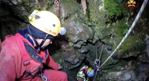 Speleologi bloccati a 300 mt di profondità. Le immagini del salvataggio