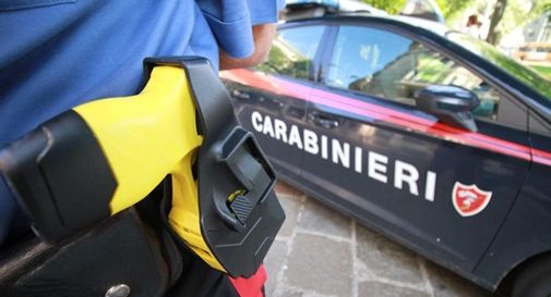 Carabinieri usano il taser: accusa un malore e muore