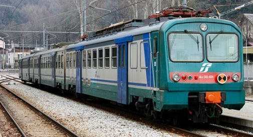 Persona travolta dal treno, forti ritardi 