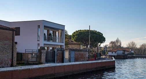 Bioedilizia in legno e ad alta efficienza energetica per una villa sulla laguna di Venezia