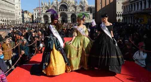 Carnevale di Venezia: all'Arsenale spettacolo sull'acqua