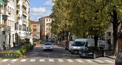 Rissa in centro a Treviso, volano sedie e bottiglie 