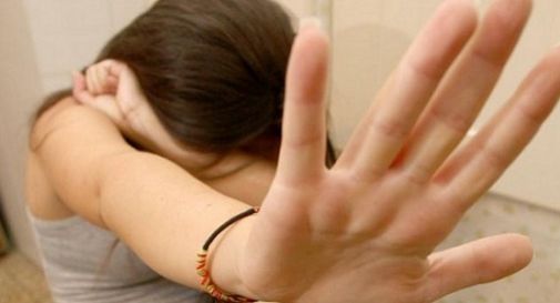 Violenza sessuale di gruppo su minore, 9 arresti: blitz polizia in tutta Italia