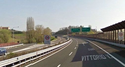 Conegliano, centra con l'auto un cervo in mezzo all'A27