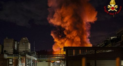 Incendio nella notte distrugge l'azienda 