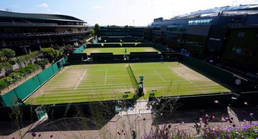 Tennis, svolta in Gran Bretagna: niente tornei femminili per le donne trans