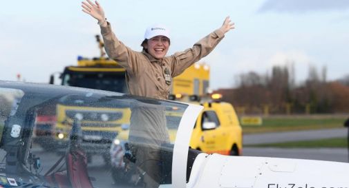 Giro del mondo in volo da sola, a 19 anni è record per Zara Rutherford