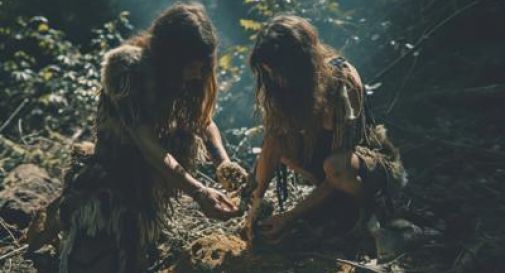 Un Neanderthal ai fornelli, scienziati svelano i segreti culinari degli antenati.